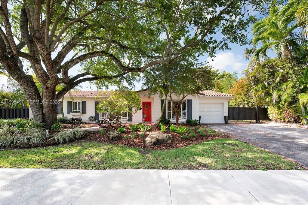 9370 SW 82nd St, Miami, FL 33173