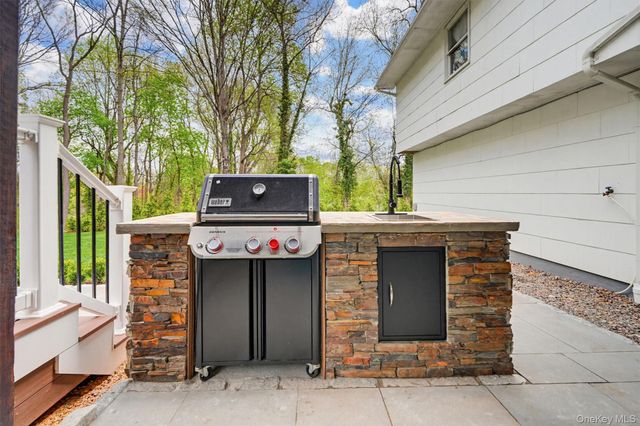 4 Fairmont Terrace, West Nyack, NY 10994