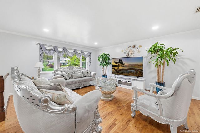 4 Fairmont Terrace, West Nyack, NY 10994