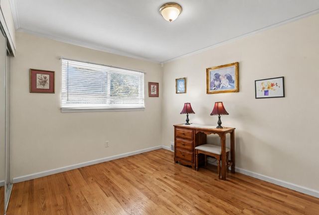 668 S Hawthorne Street, Westland, MI 48186