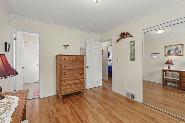 668 S Hawthorne Street, Westland, MI 48186