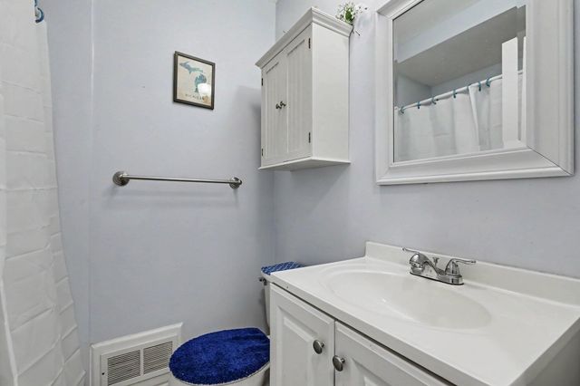 668 S Hawthorne Street, Westland, MI 48186