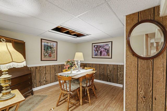 668 S Hawthorne Street, Westland, MI 48186