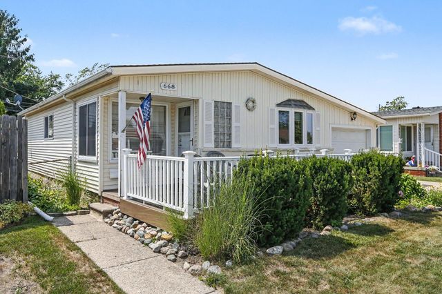 668 S Hawthorne Street, Westland, MI 48186