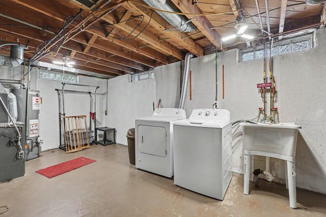 668 S Hawthorne Street, Westland, MI 48186