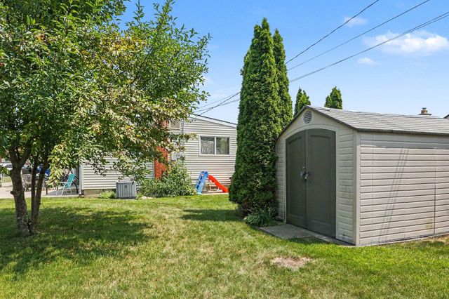 668 S Hawthorne Street, Westland, MI 48186