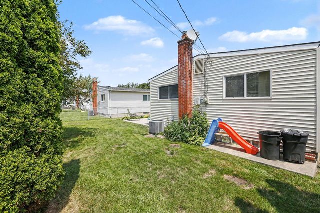 668 S Hawthorne Street, Westland, MI 48186