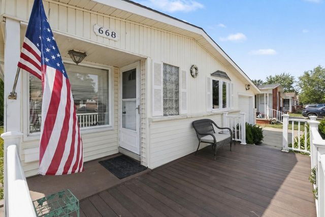 668 S Hawthorne Street, Westland, MI 48186