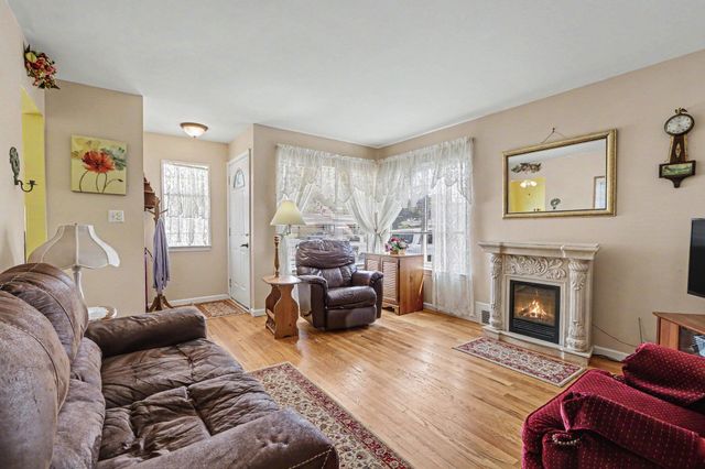 668 S Hawthorne Street, Westland, MI 48186