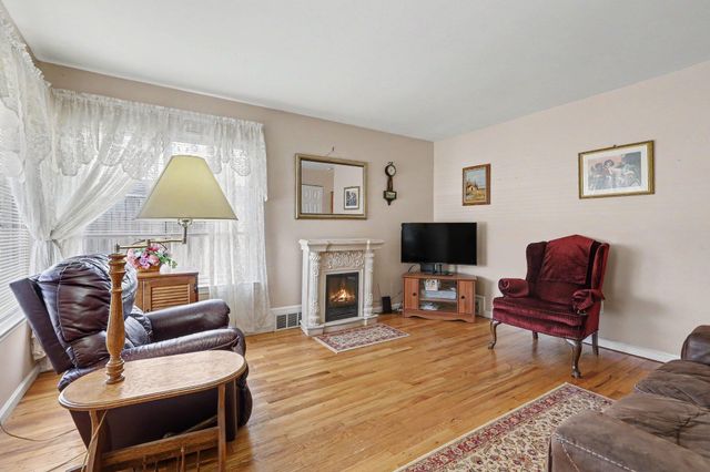 668 S Hawthorne Street, Westland, MI 48186