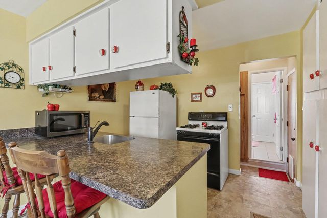668 S Hawthorne Street, Westland, MI 48186