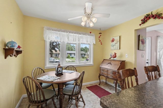 668 S Hawthorne Street, Westland, MI 48186