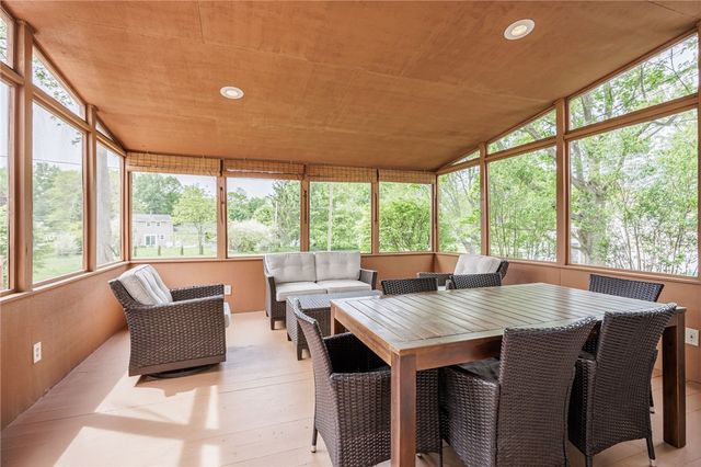 54 Maple Leaf Circle, Penfield, NY 14526