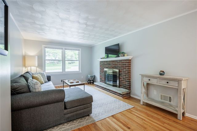 54 Maple Leaf Circle, Penfield, NY 14526