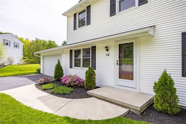 54 Maple Leaf Circle, Penfield, NY 14526
