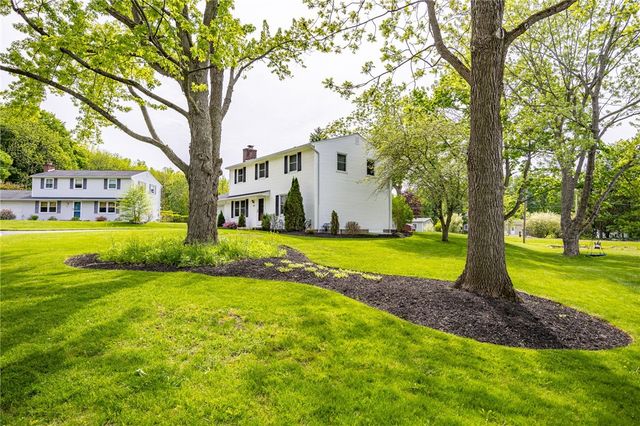 54 Maple Leaf Circle, Penfield, NY 14526