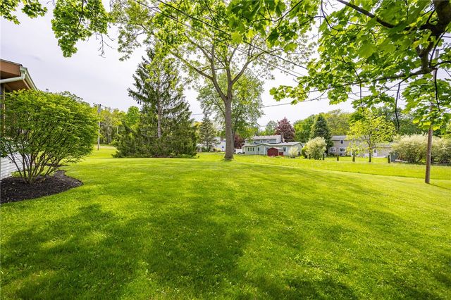 54 Maple Leaf Circle, Penfield, NY 14526