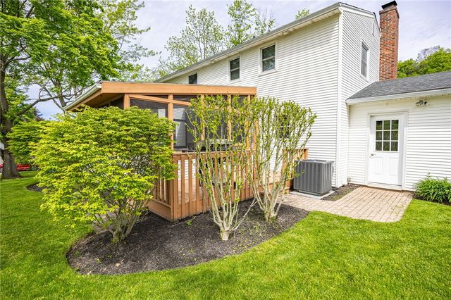 54 Maple Leaf Circle, Penfield, NY 14526
