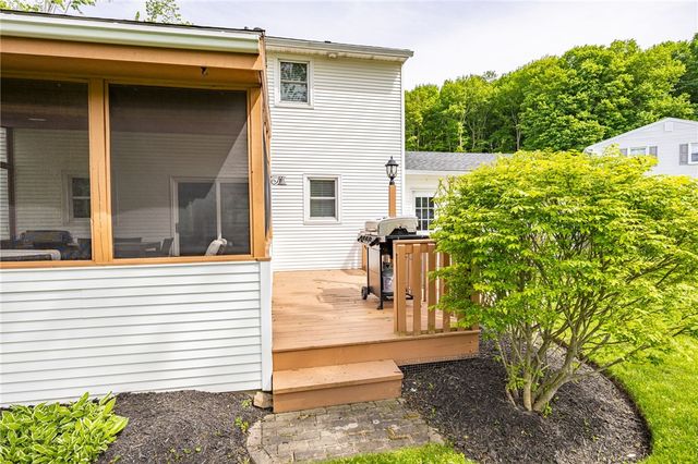54 Maple Leaf Circle, Penfield, NY 14526