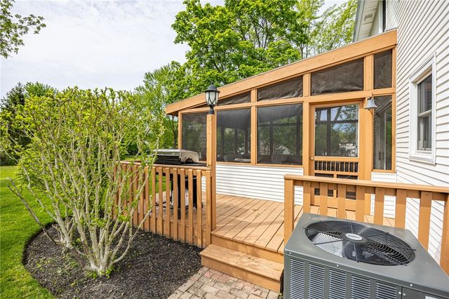 54 Maple Leaf Circle, Penfield, NY 14526