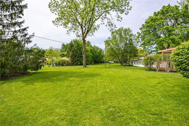 54 Maple Leaf Circle, Penfield, NY 14526