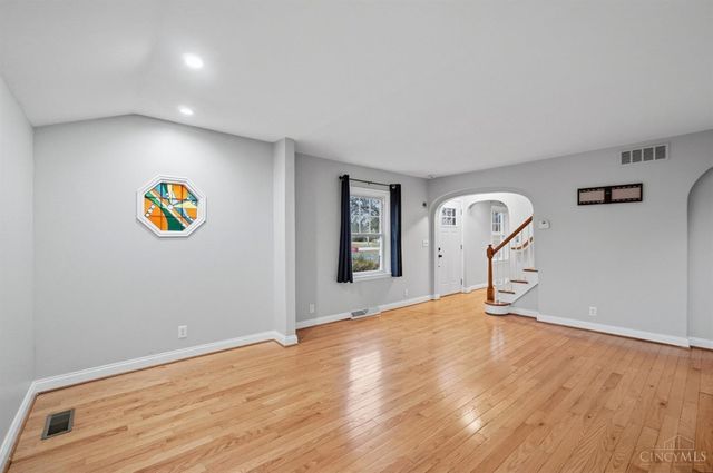 440 W Sharon Road, Springdale, OH 45246