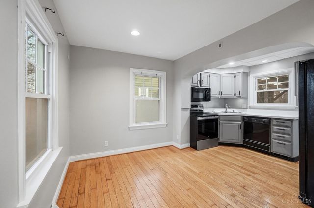 440 W Sharon Road, Springdale, OH 45246