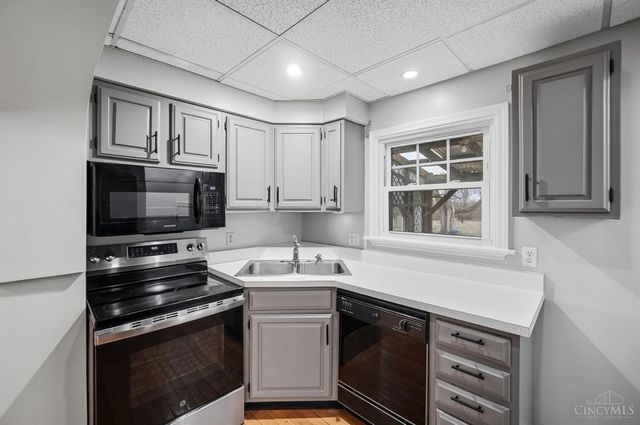 440 W Sharon Road, Springdale, OH 45246