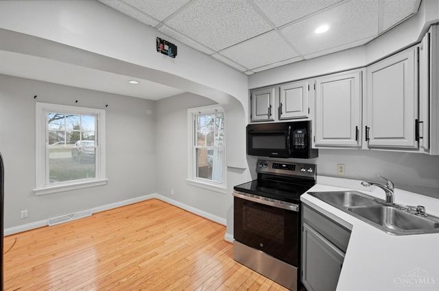 440 W Sharon Road, Springdale, OH 45246