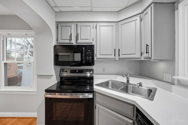 440 W Sharon Road, Springdale, OH 45246