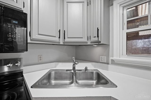 440 W Sharon Road, Springdale, OH 45246