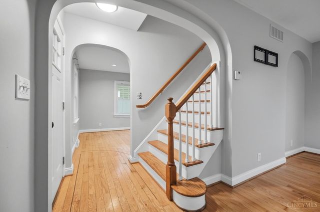 440 W Sharon Road, Springdale, OH 45246