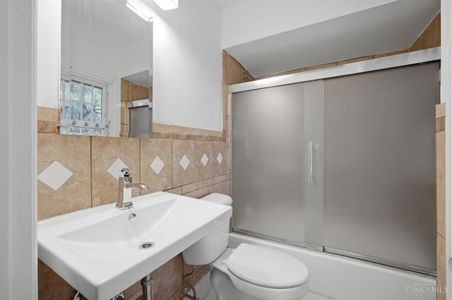 440 W Sharon Road, Springdale, OH 45246