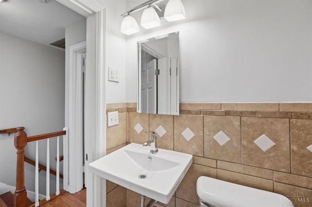 440 W Sharon Road, Springdale, OH 45246