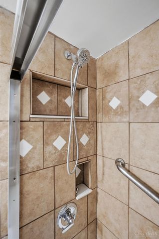 440 W Sharon Road, Springdale, OH 45246