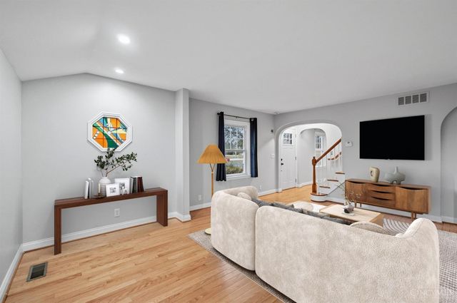 440 W Sharon Road, Springdale, OH 45246