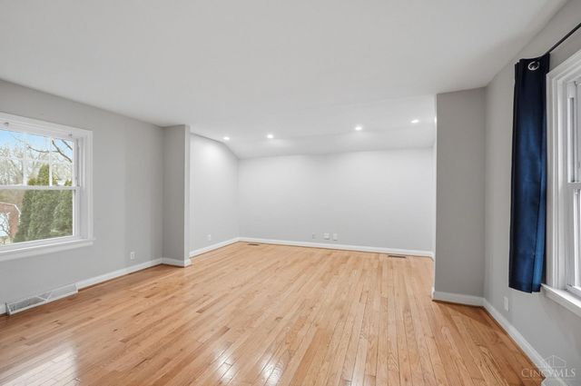 440 W Sharon Road, Springdale, OH 45246