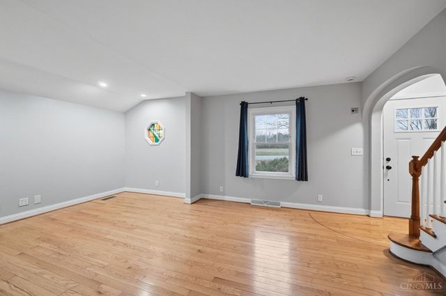 440 W Sharon Road, Springdale, OH 45246