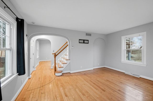 440 W Sharon Road, Springdale, OH 45246