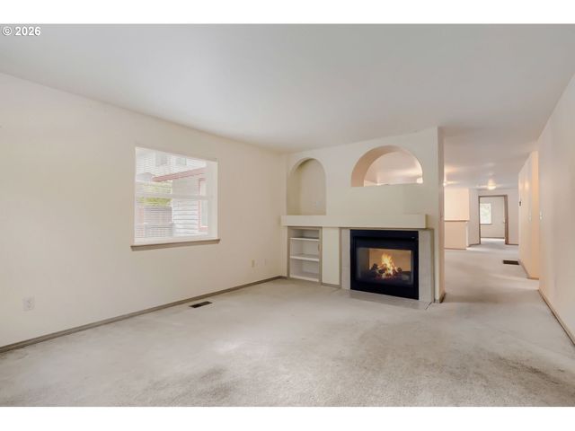 3237 Sw CARAWAY Ct, Portland, OR 97219