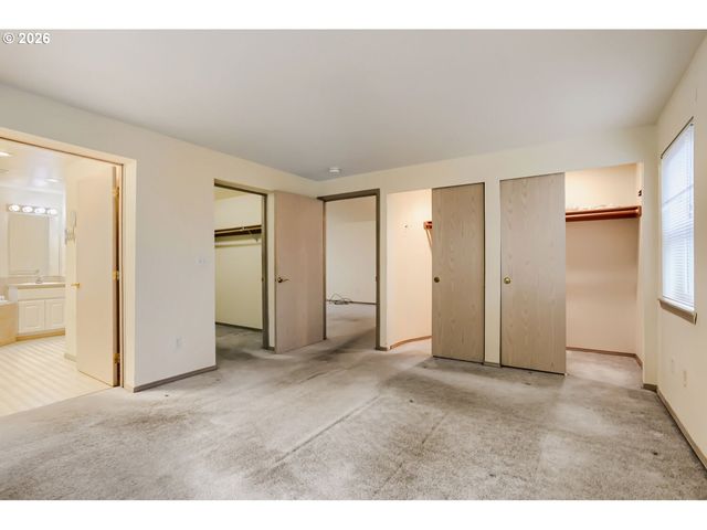 3237 Sw CARAWAY Ct, Portland, OR 97219