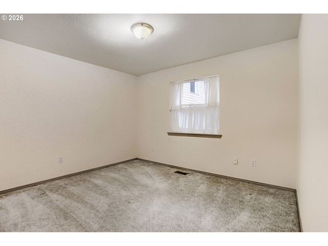 3237 Sw CARAWAY Ct, Portland, OR 97219