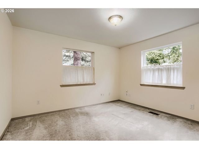 3237 Sw CARAWAY Ct, Portland, OR 97219