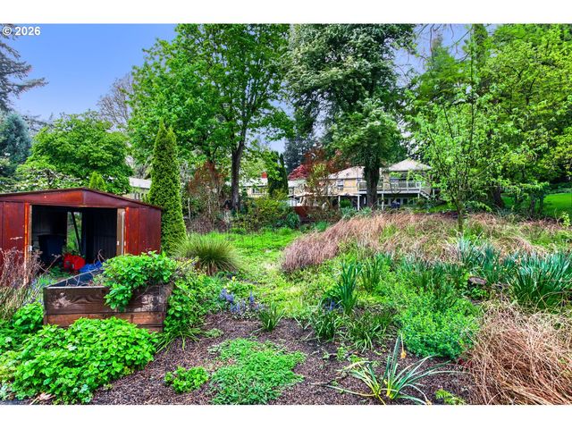 3237 Sw CARAWAY Ct, Portland, OR 97219