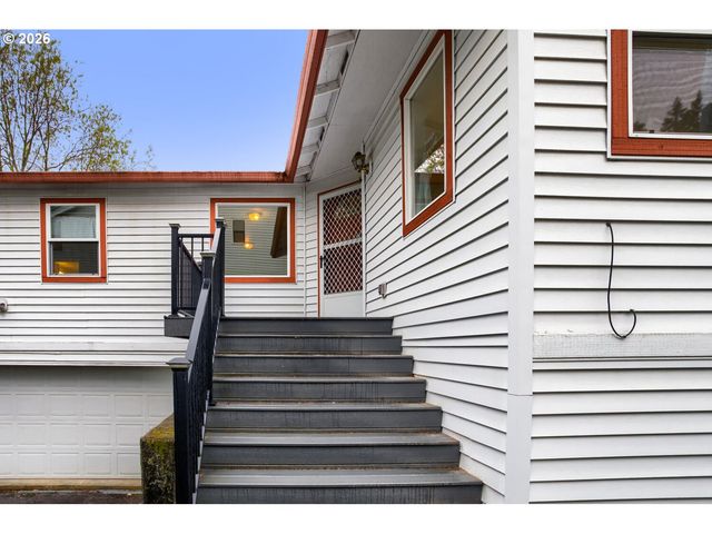 3237 Sw CARAWAY Ct, Portland, OR 97219