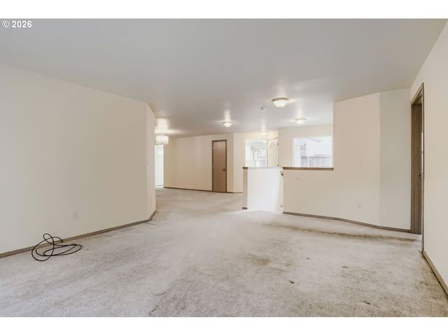 3237 Sw CARAWAY Ct, Portland, OR 97219