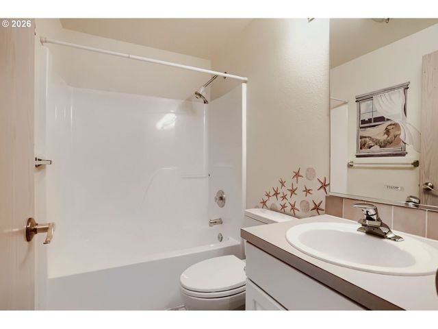 3237 Sw CARAWAY Ct, Portland, OR 97219