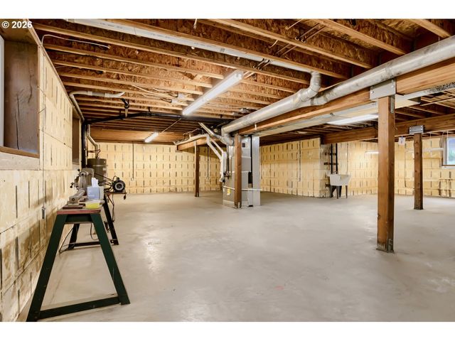 3237 Sw CARAWAY Ct, Portland, OR 97219