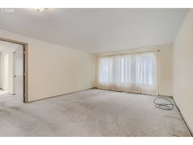 3237 Sw CARAWAY Ct, Portland, OR 97219