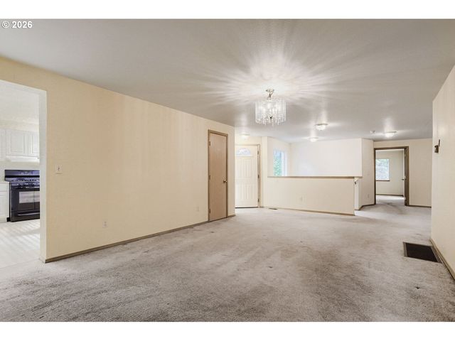 3237 Sw CARAWAY Ct, Portland, OR 97219